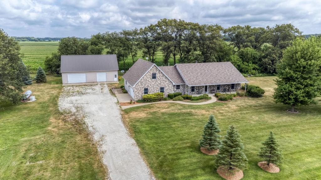 12571 W 3000 N Rd., Bonfield, IL 60913