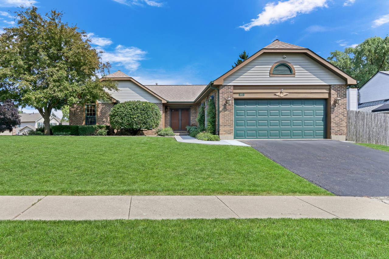 1925 Oaktree Tr., Lake Villa, IL 60046