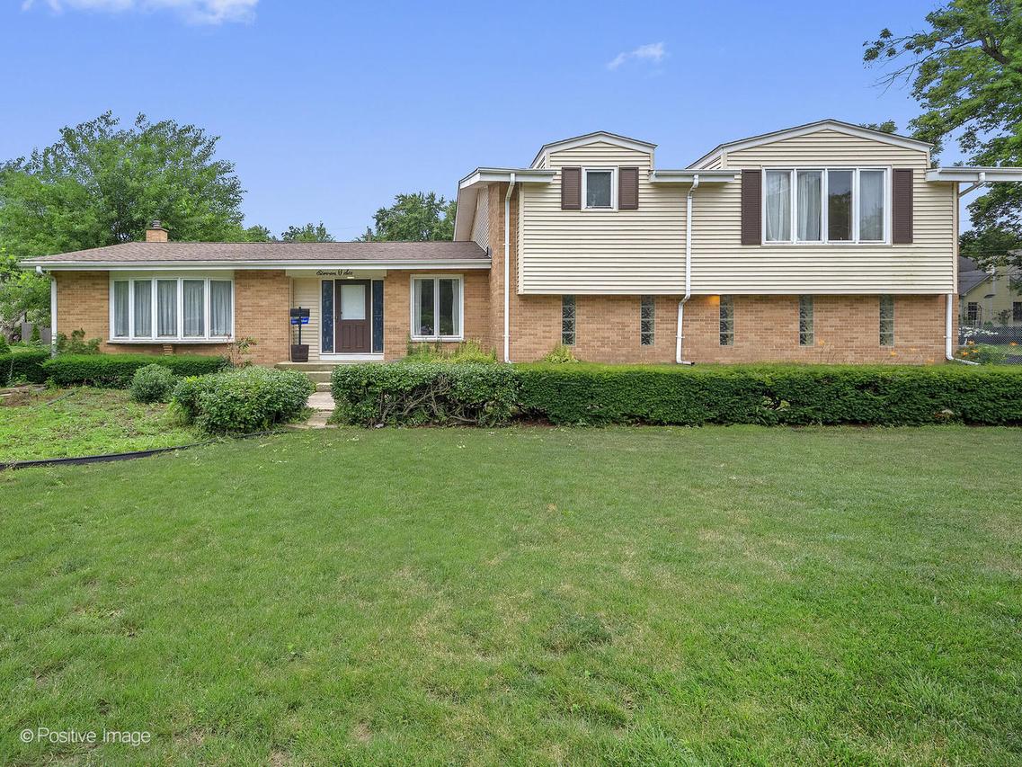 1106 E North Path, Wheaton, IL 60187
