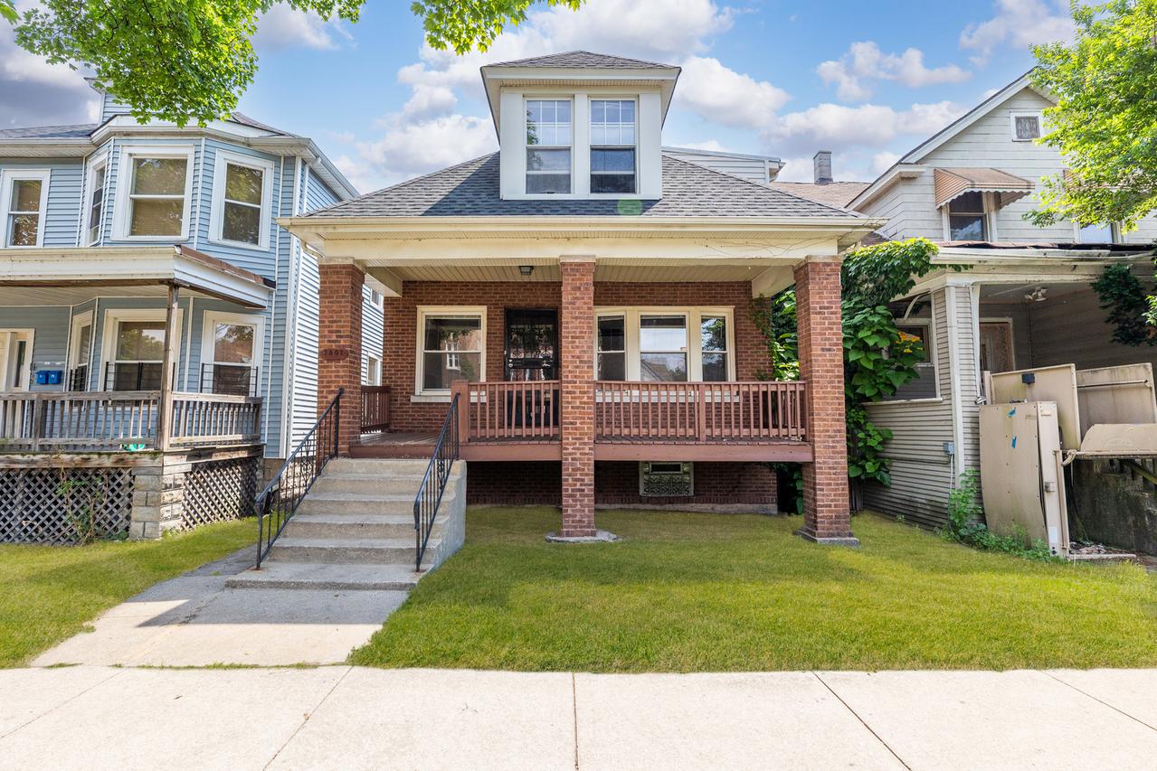 7807 S Burnham Ave., Chicago, IL 60649