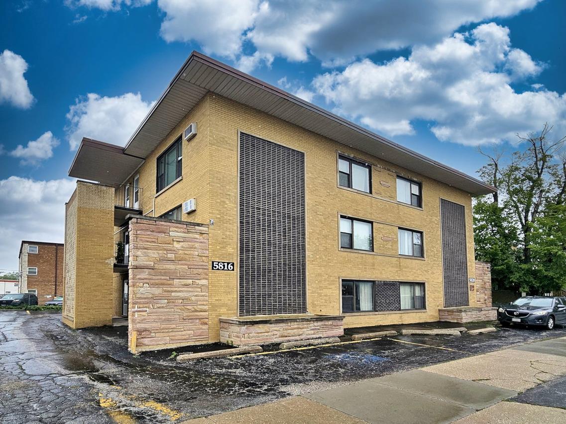 5816 N Nagle Ave. #B, Chicago, IL 60646