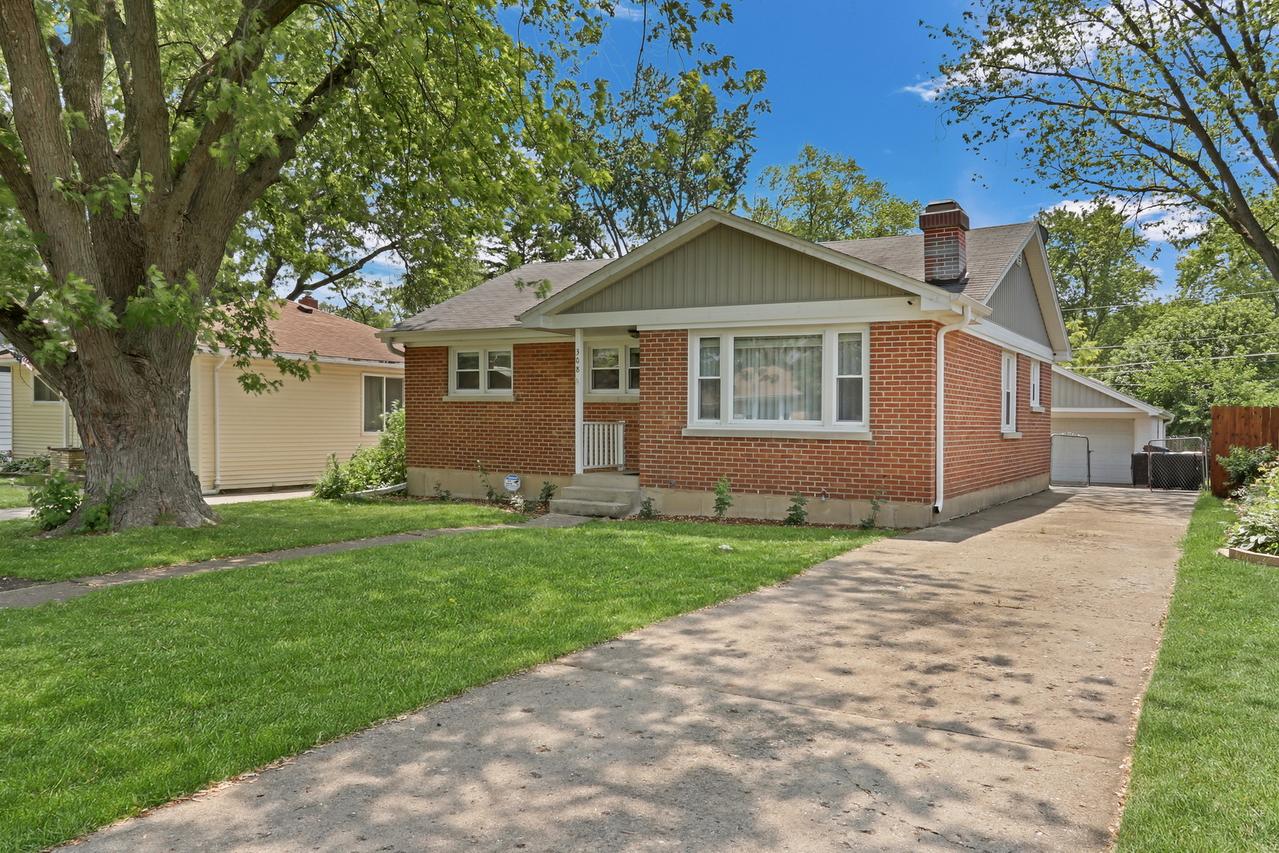 308 Dalton Ave., Mundelein, IL 60060