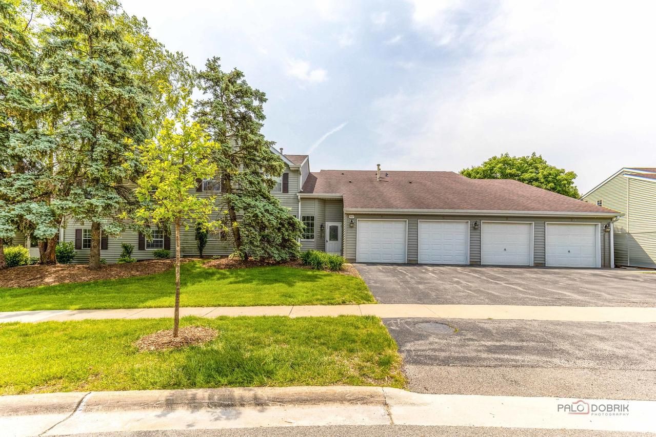557 E Shag Bark Ln. #H, Streamwood, IL 60107
