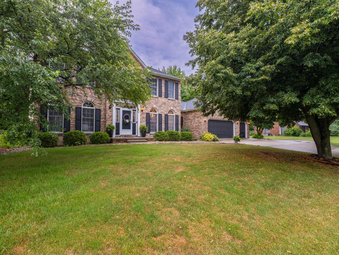 15955 Raintree Rd., Bloomington, IL 61705