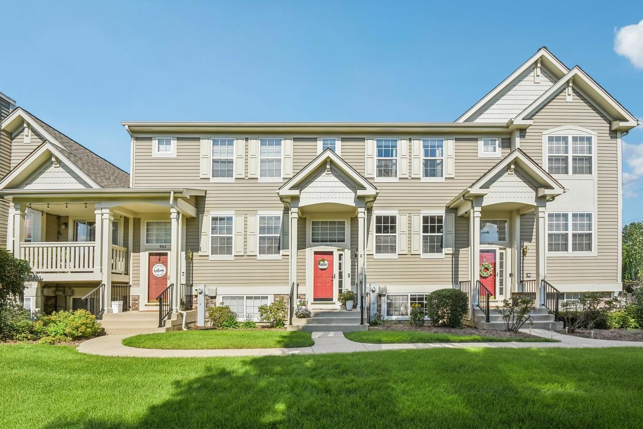 905 Manchester Cir., Grayslake, IL 60030