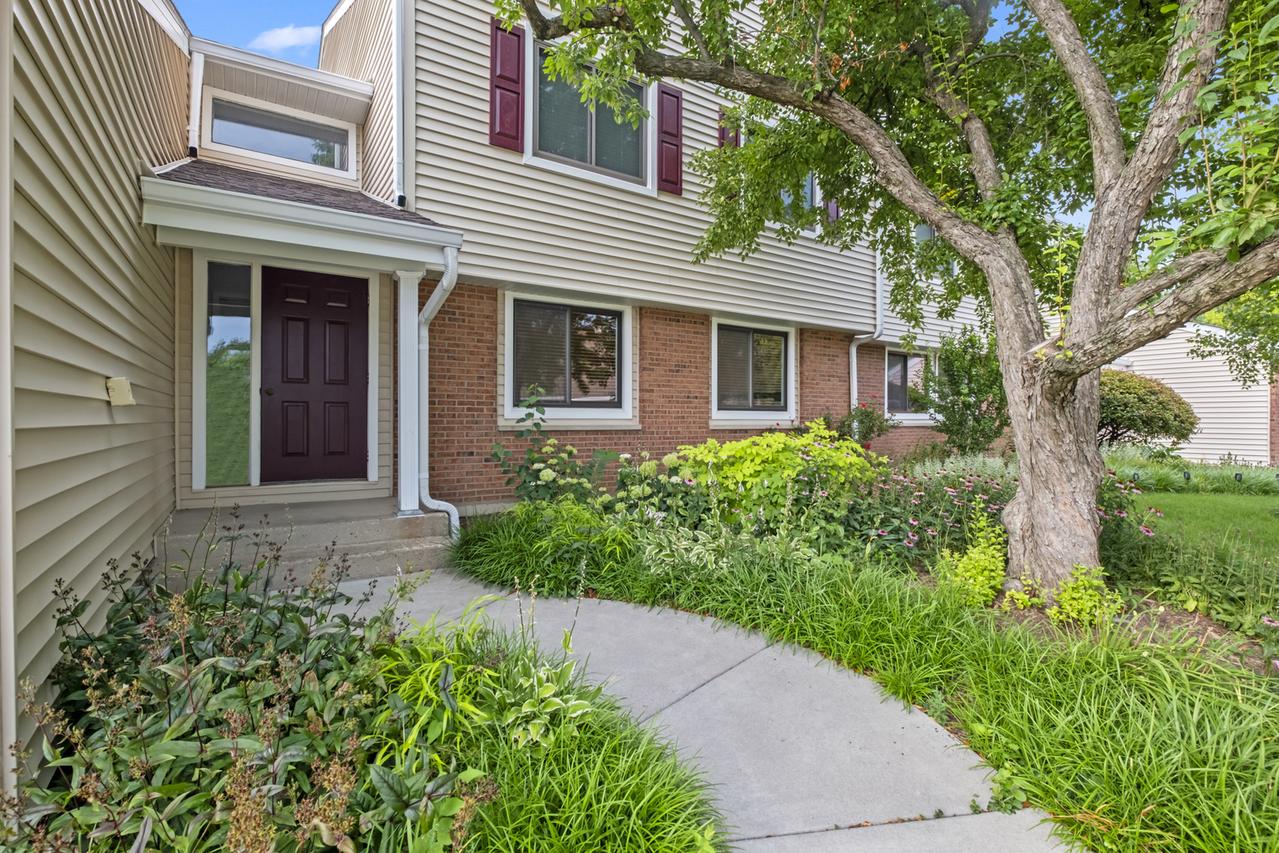 112 Autumn Ct., Buffalo Grove, IL 60089
