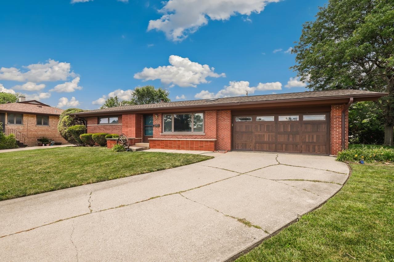 506 Betty Ln., South Holland, IL 60473