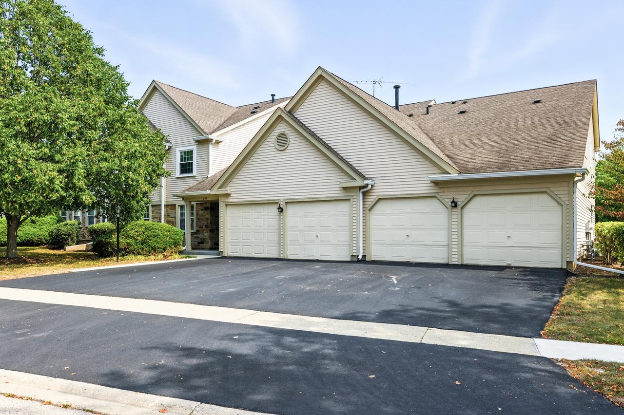 205 Glasgow Ln. #V1, Schaumburg, IL 60194