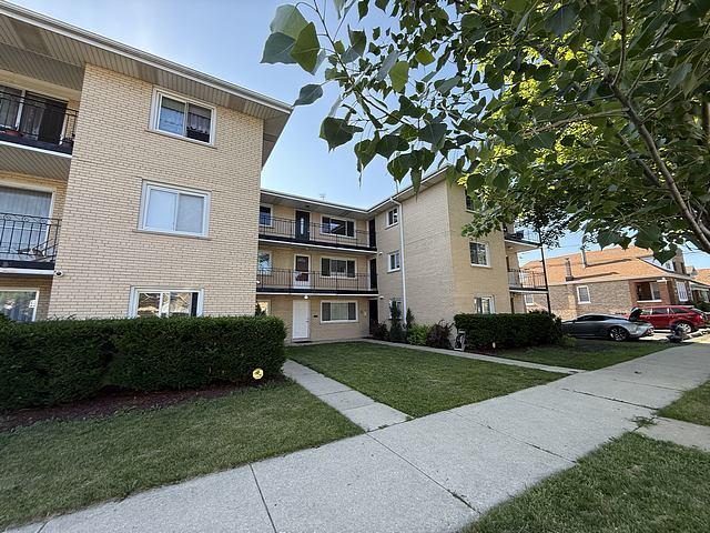 5925 W Montrose Ave. #3C, Chicago, IL 60634