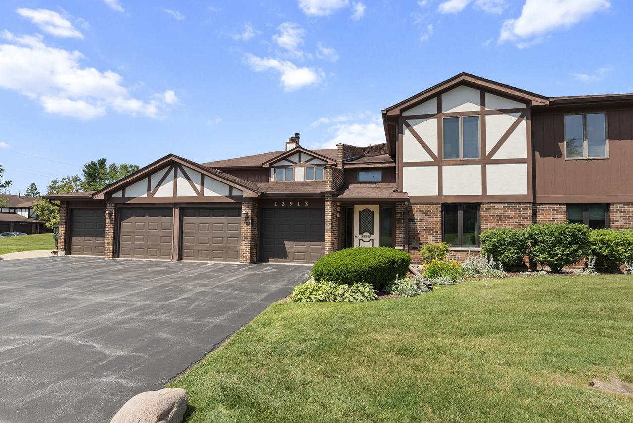 12912 Mill Dr. #B2, Palos Park, IL 60464