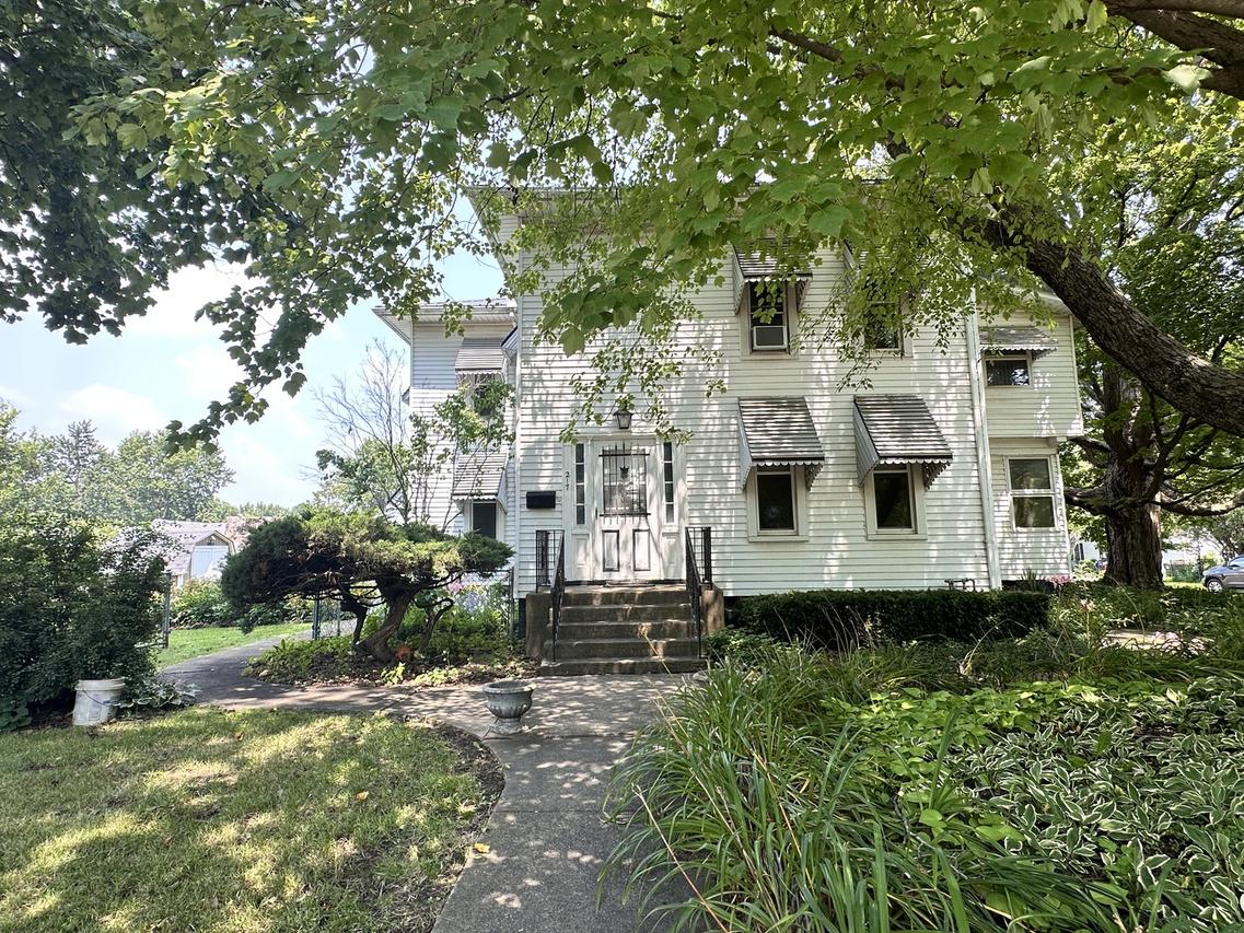 217 E High St., Farmer City, IL 61842