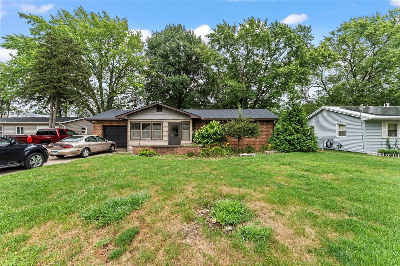 807 Center St., Mahomet, IL 61853