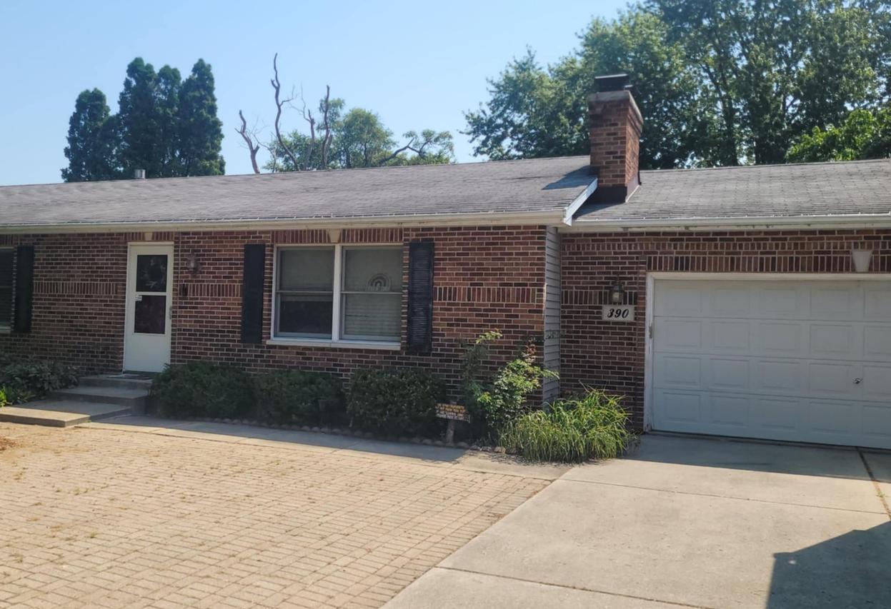 390 N East St., Somonauk, IL 60552