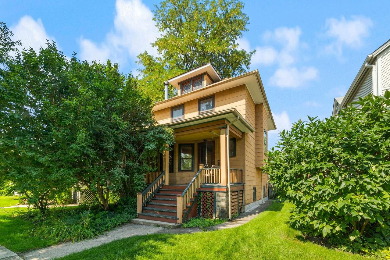1015 Clarence Ave., Oak Park, IL 60304