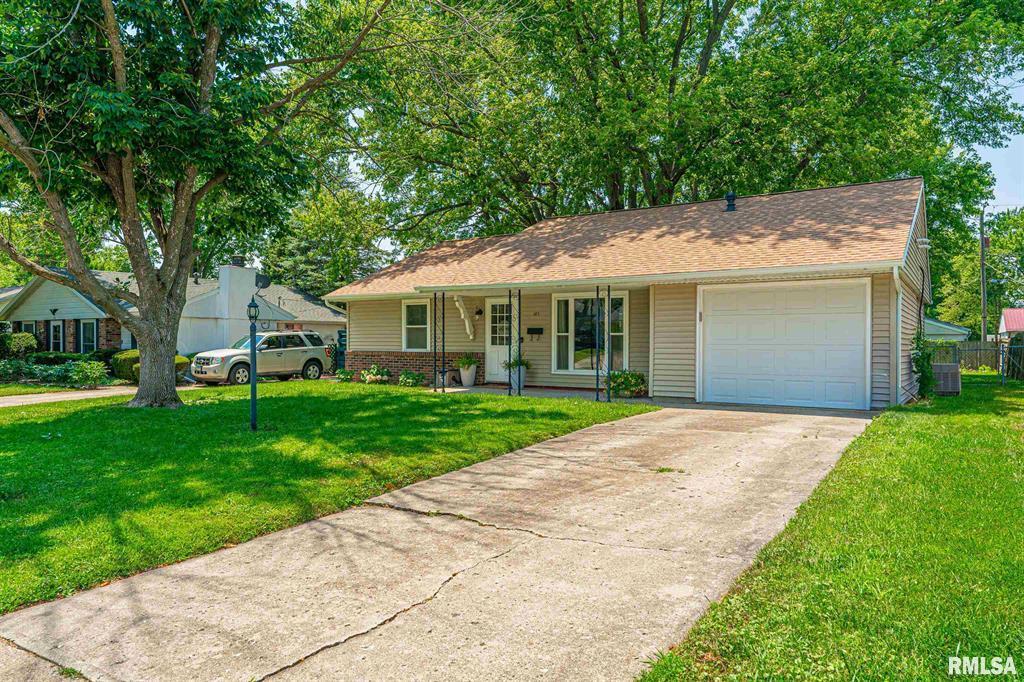 145 White Ave., Lincoln, IL 62656