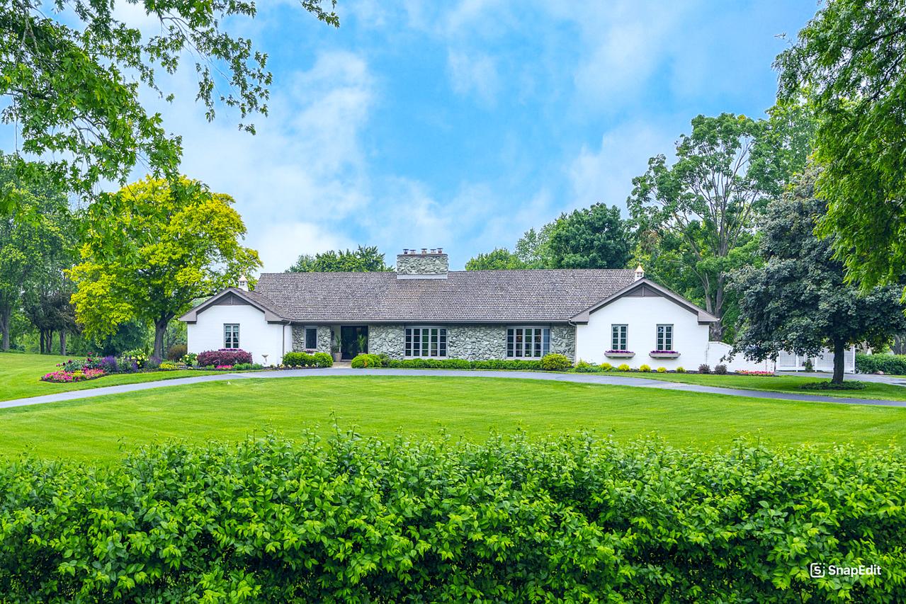 404 Caesar Dr., Barrington Hills, IL 60010