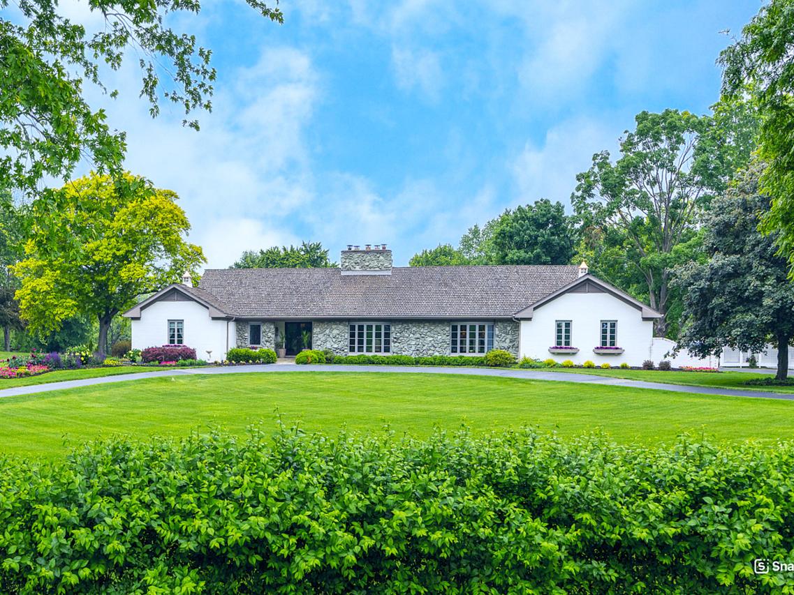 404 Caesar Dr., Barrington Hills, IL 60010