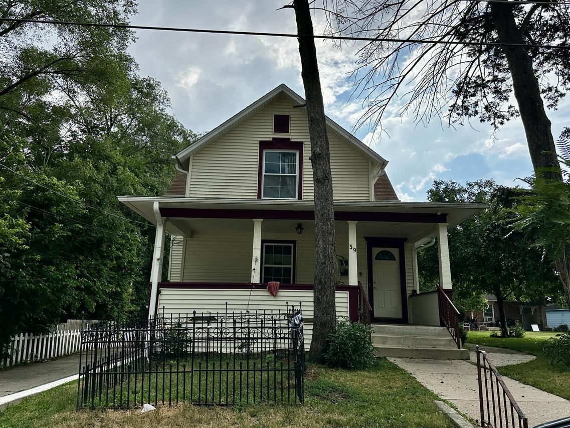 39 Leonard St., Elgin, IL 60123