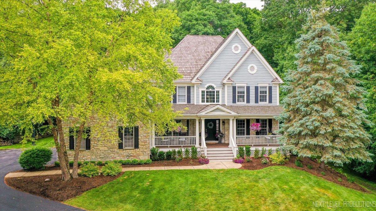 25660 N Countryside Dr., Lake Barrington, IL 60010