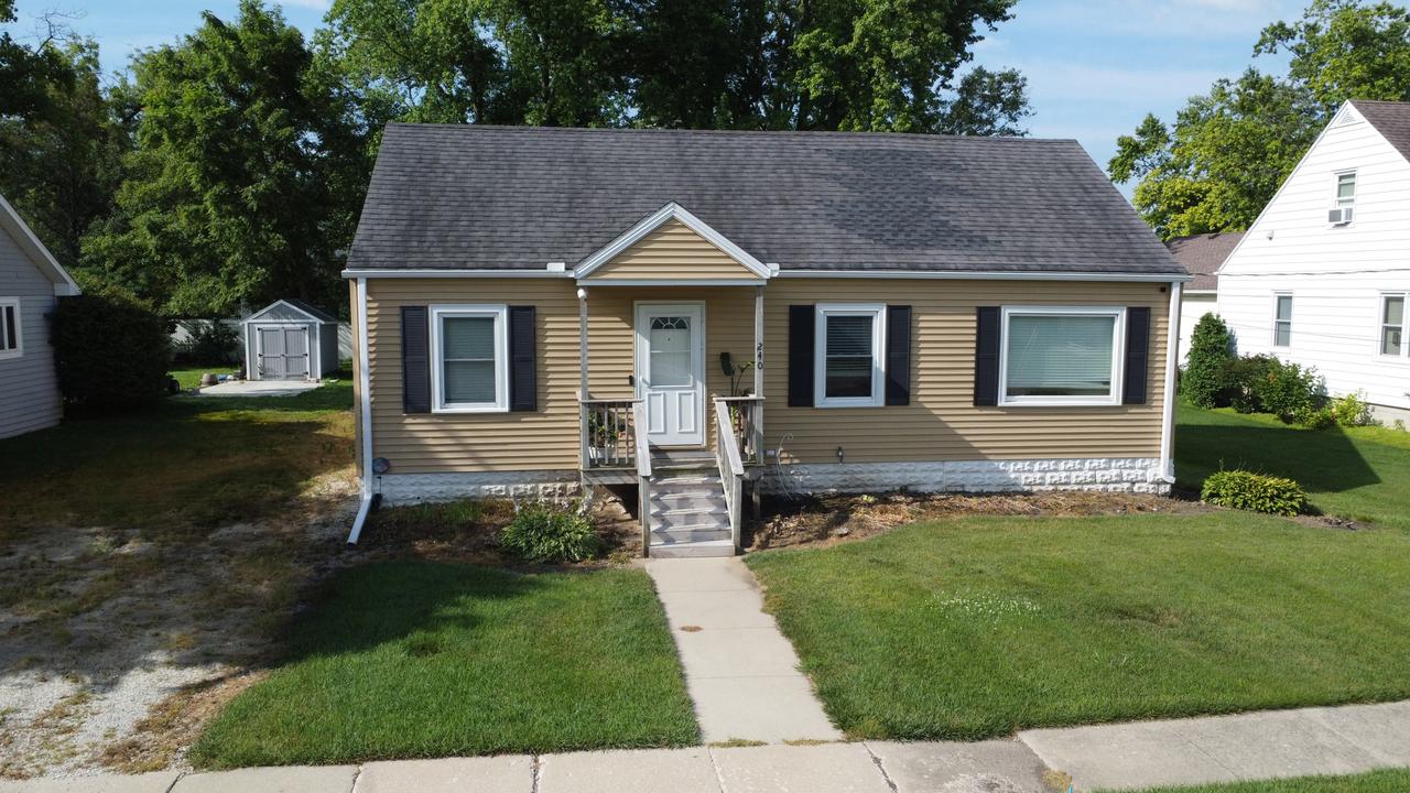 240 E 3rd Ave., Clifton, IL 60927