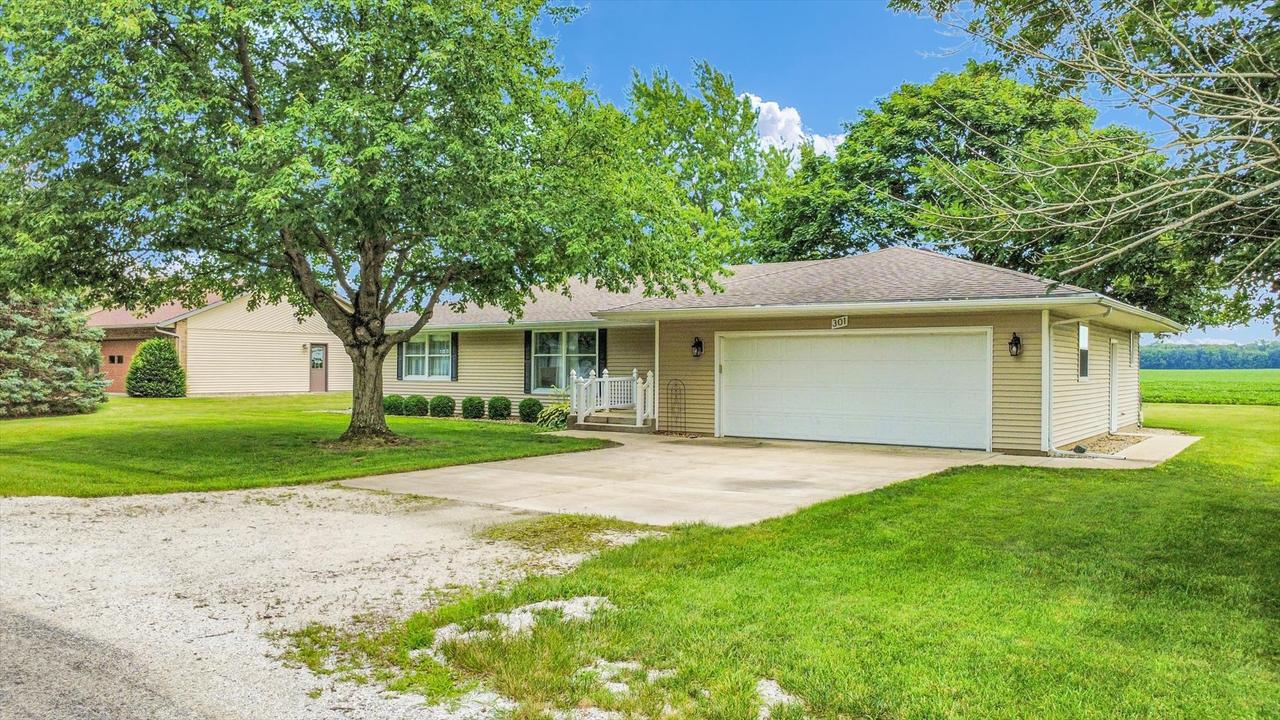 301 Duitsman Dr., Royal, IL 61871