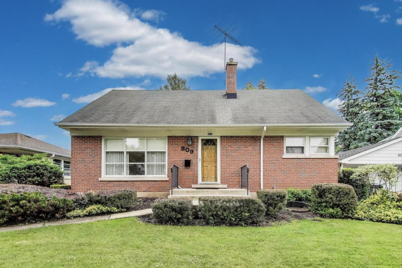 809 N Patton Ave., Arlington Heights, IL 60004