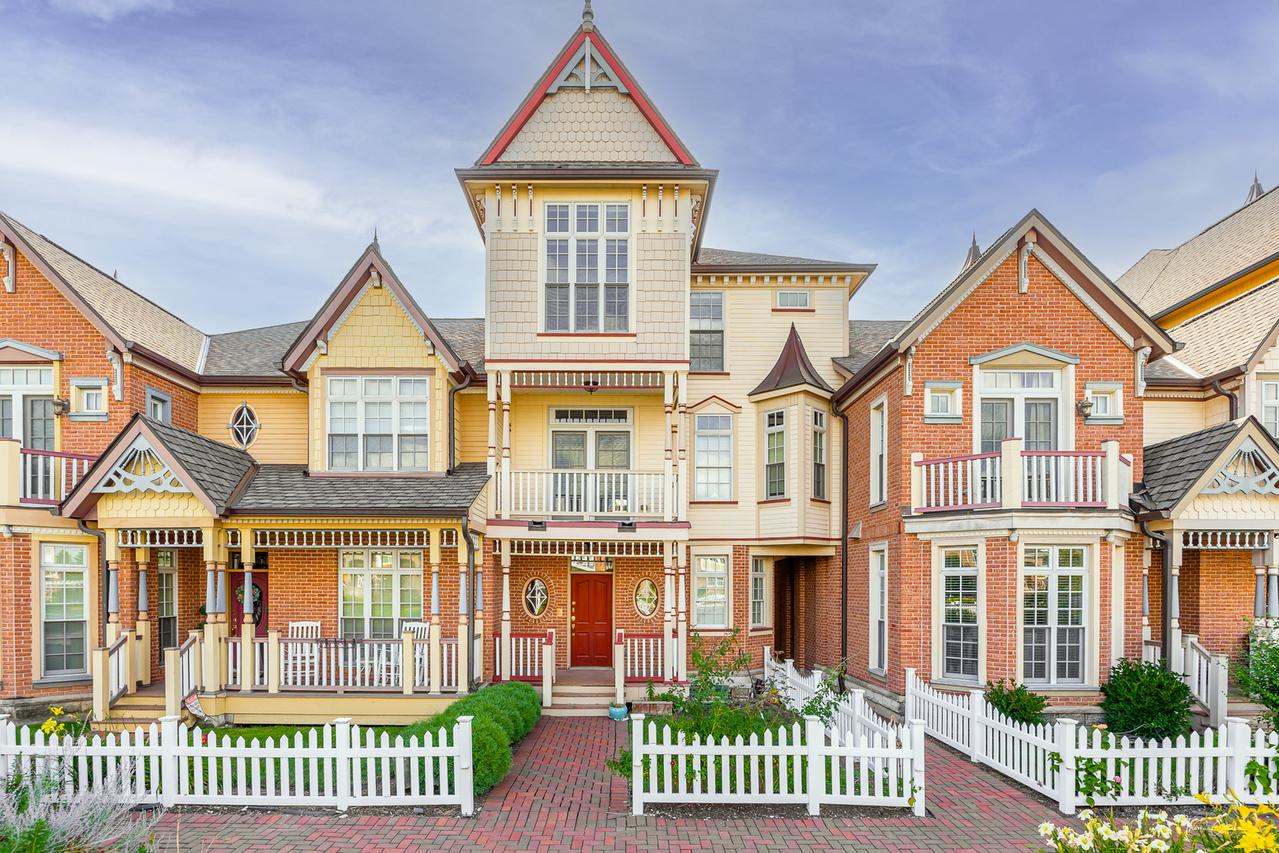 4151 Royal Mews Cir. #202A, Naperville, IL 60564