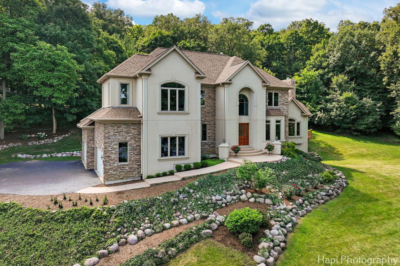 10440 N River Rd., Algonquin, IL 60102