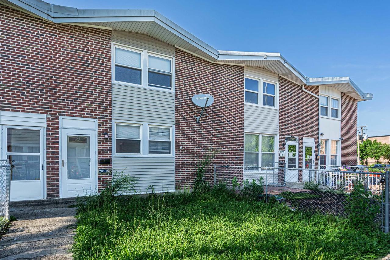 2059 Pine St. #D, Des Plaines, IL 60018