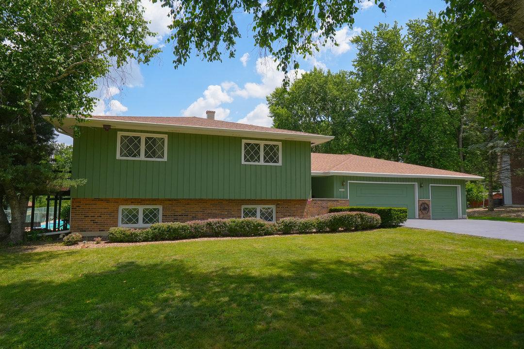 10S125 Springbrook Dr., Naperville, IL 60565