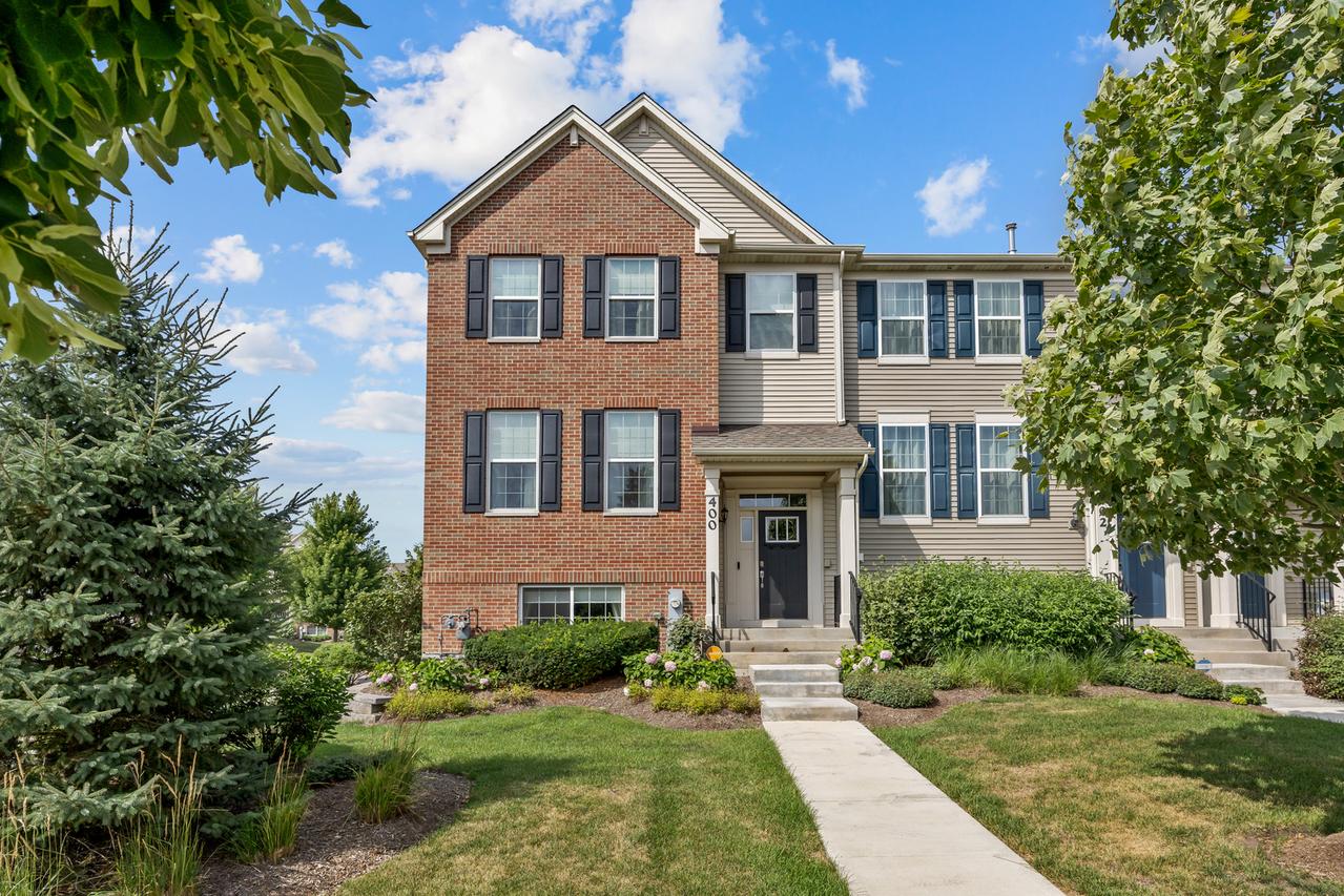 400 Shadow Ct., Oswego, IL 60543