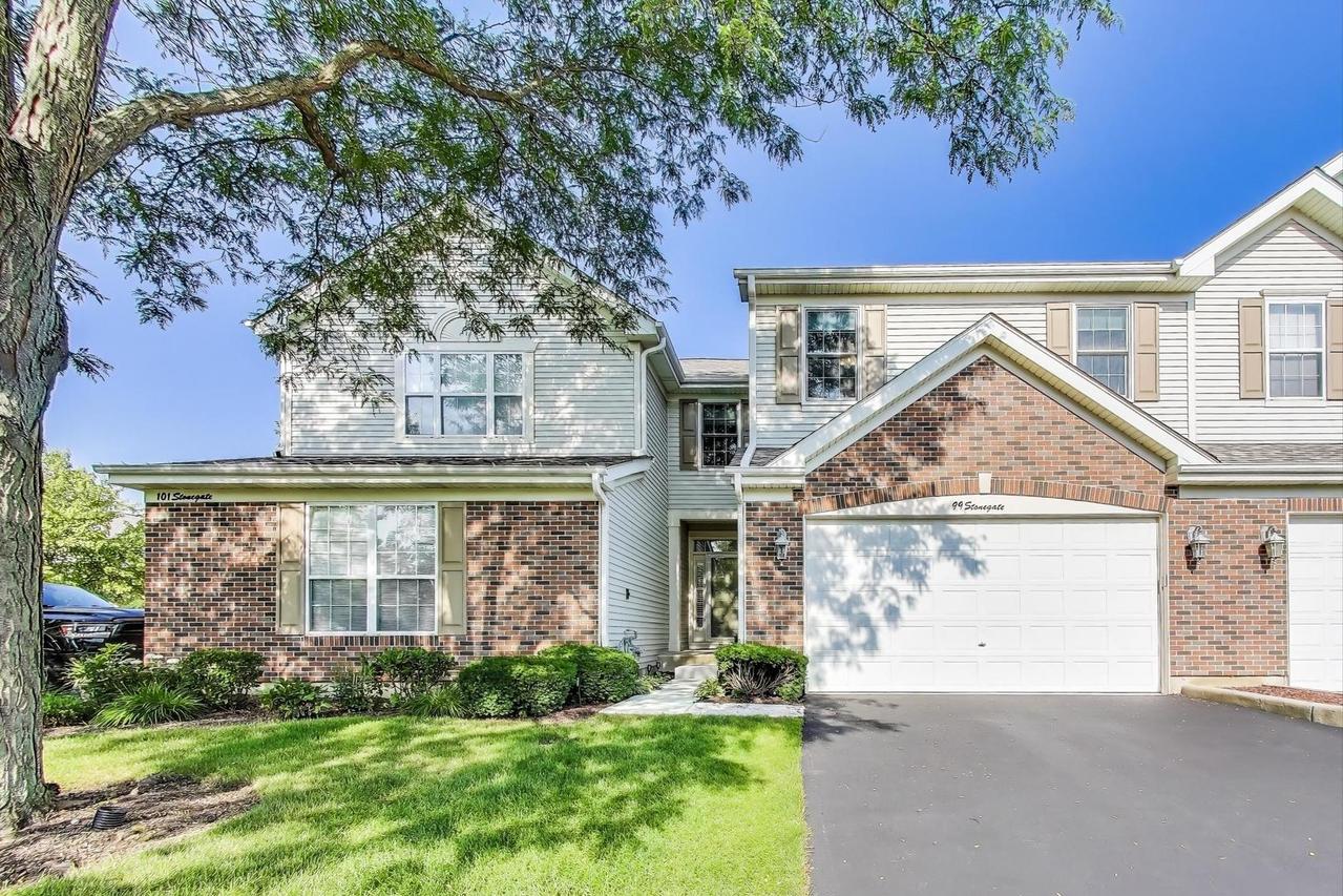 99 Stonegate Ln., Streamwood, IL 60107