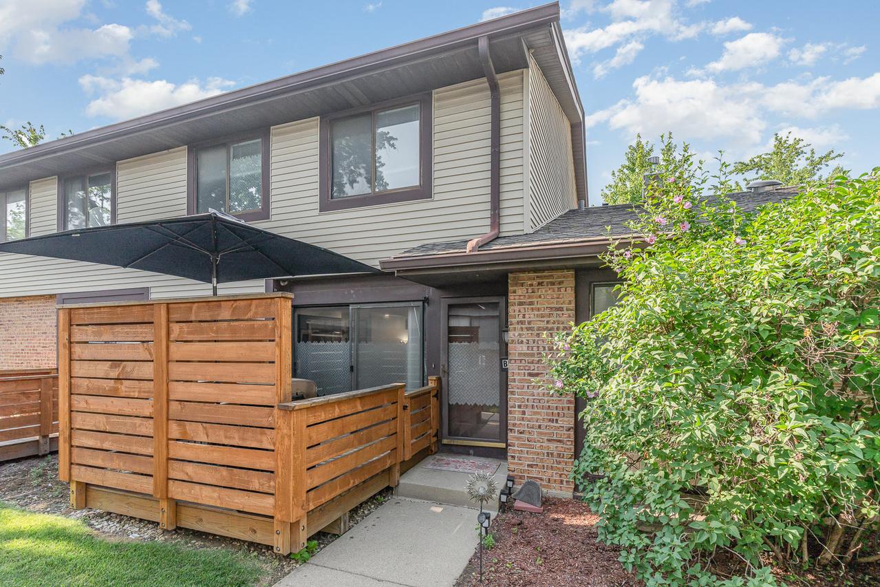 8306 Portsmouth Dr. #22B, Darien, IL 60561