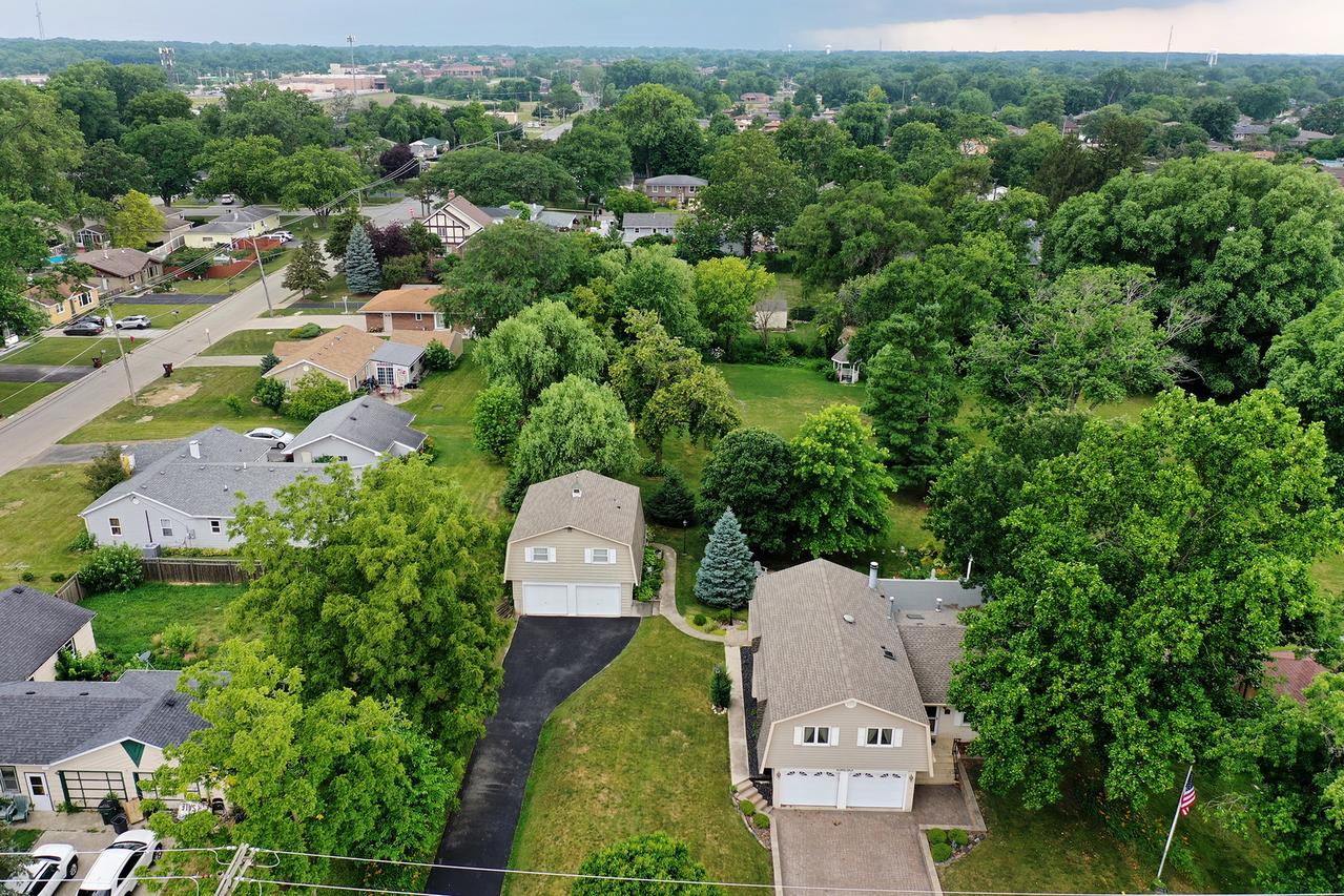 15630 Le Claire Ave., Oak Forest, IL 60452
