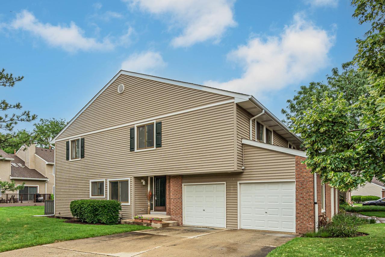 136 Windwood Ct. #31, Buffalo Grove, IL 60089