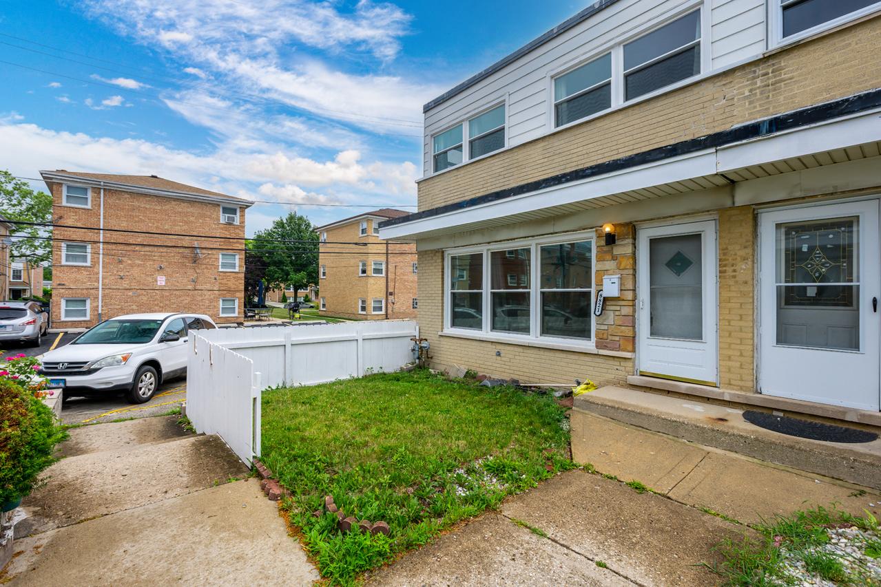 8821 N Washington St. #F, Niles, IL 60714