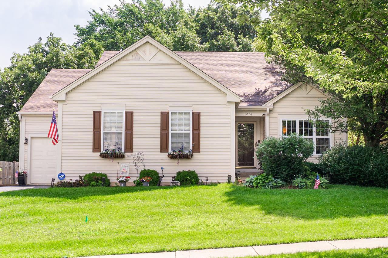 1246 Water Stone Cir., Wauconda, IL 60084