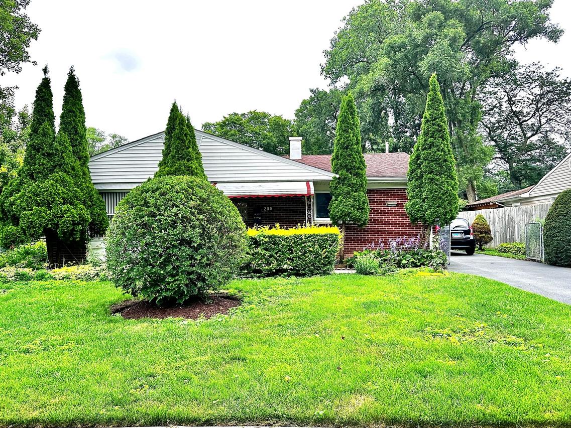 295 E Dennis Rd., Wheeling, IL 60090