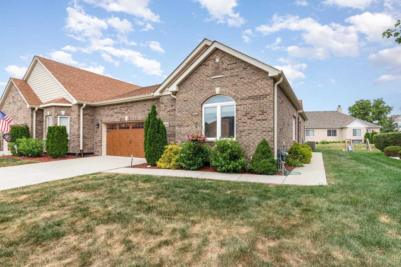 15710 S Cove Cir., Plainfield, IL 60544