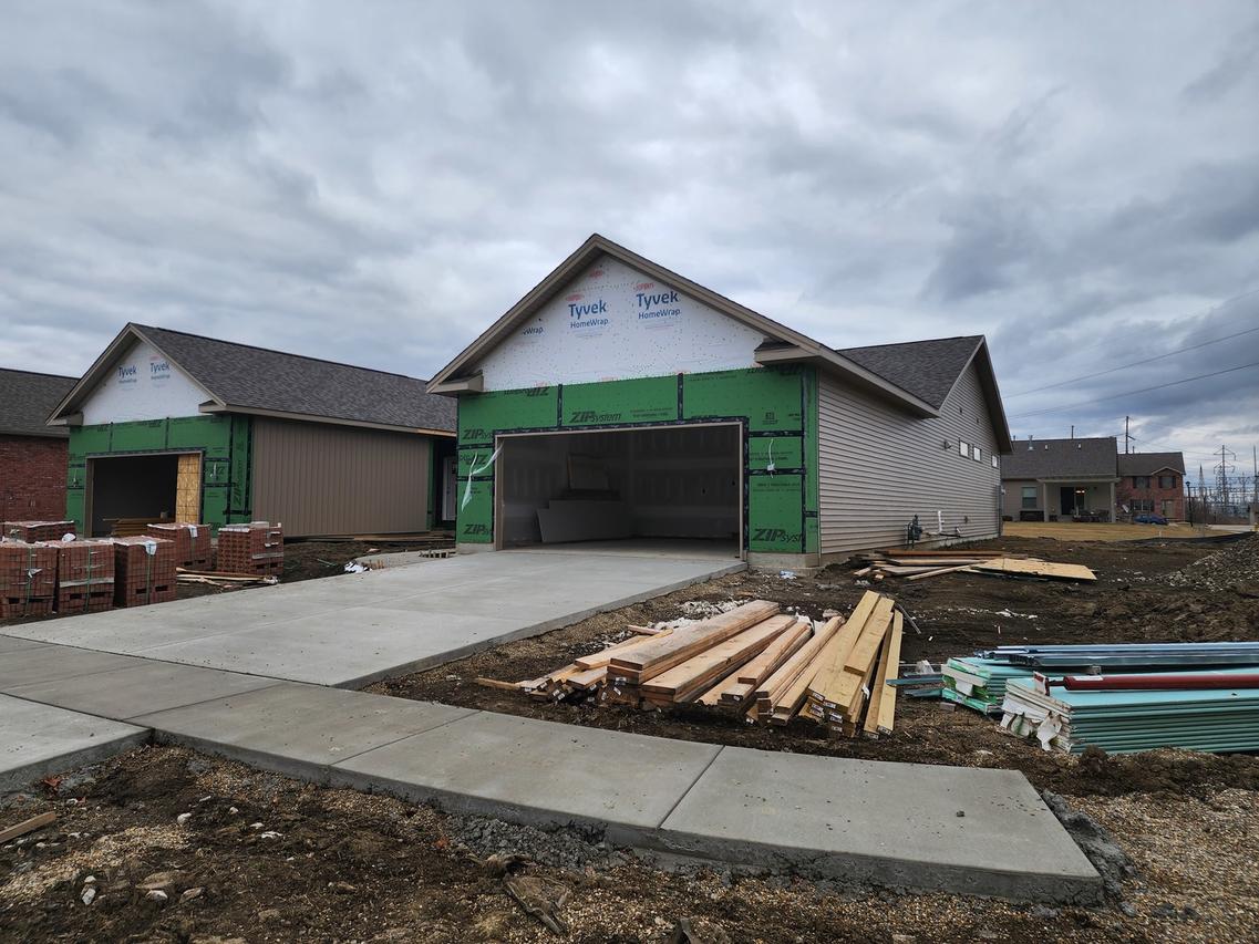 1922 Dunraven Rd., Bloomington, IL 61704