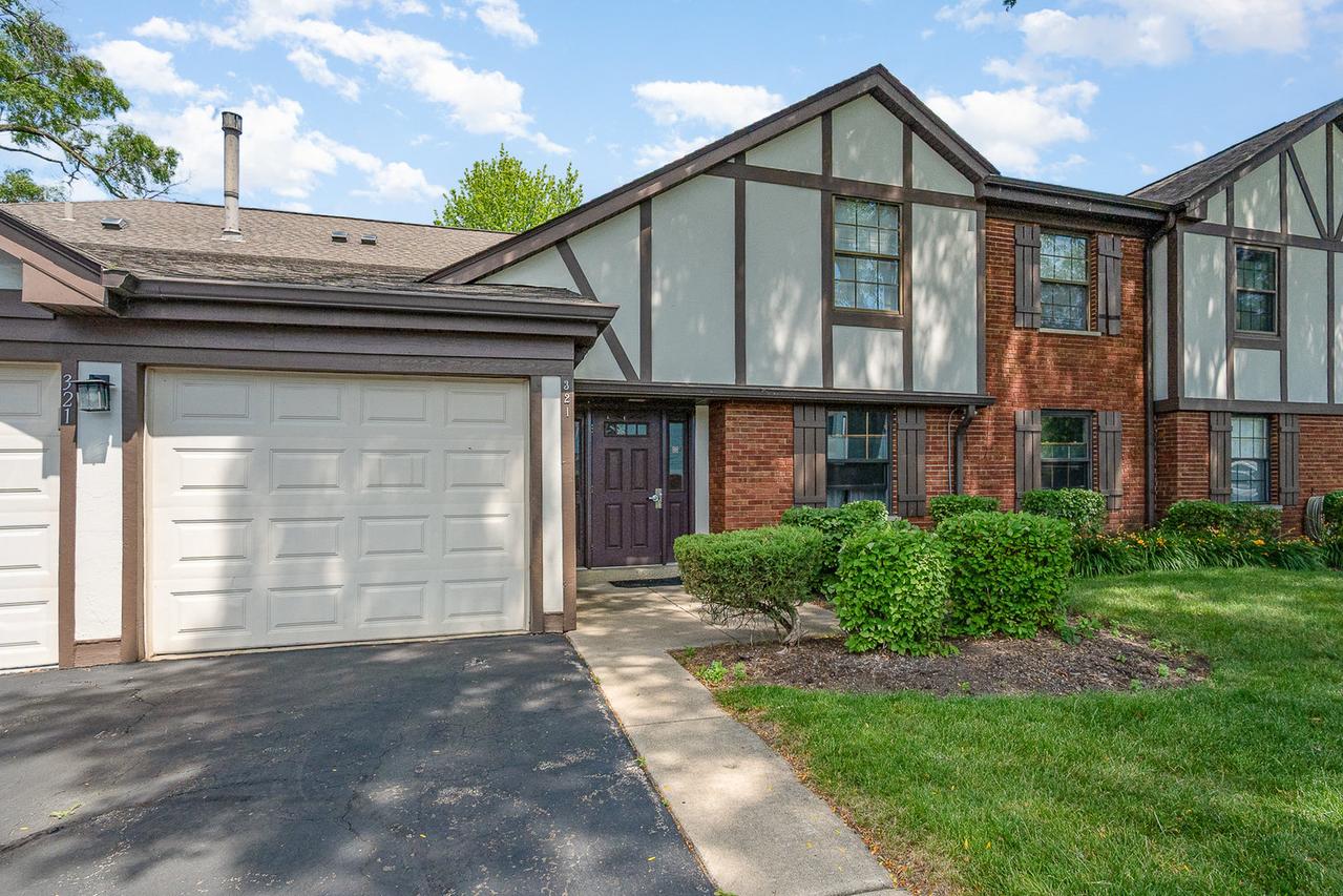 321 Woodbury Ct. #D2, Schaumburg, IL 60193
