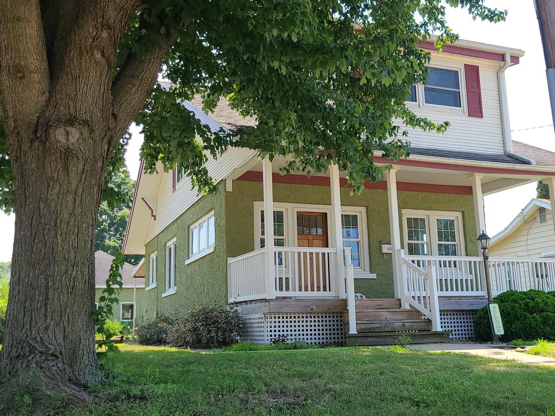 1902 W 1st St., Dixon, IL 61021