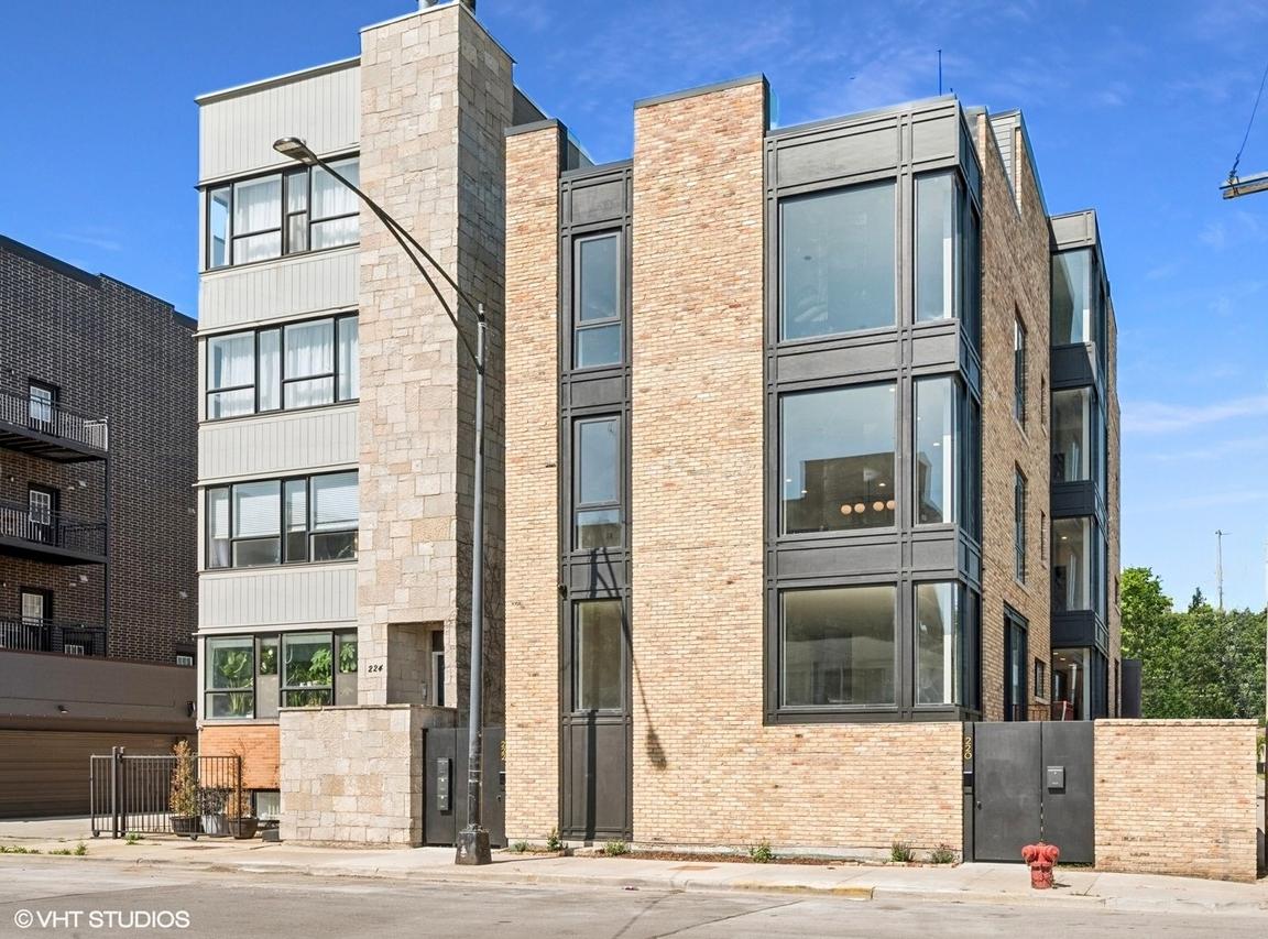 222 S Oakley Blvd. #2, Chicago, IL 60612