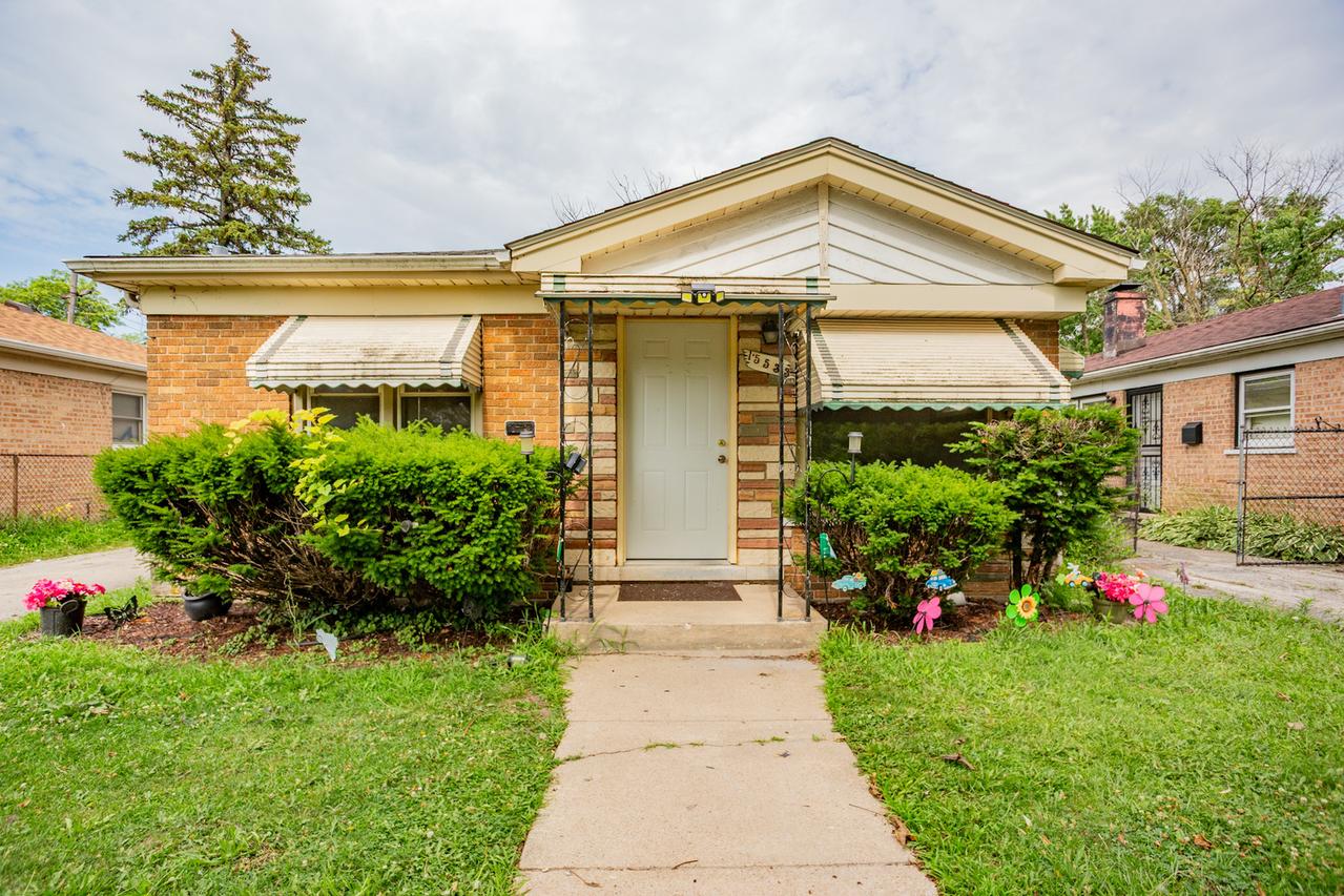 15533 Vincennes Rd., Phoenix, IL 60426