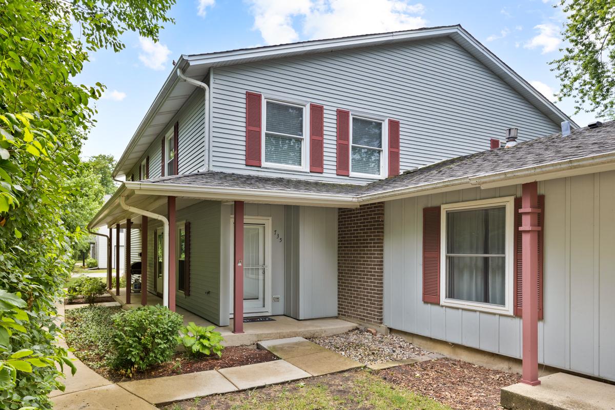 735 Wellington Ave., Elk Grove Village, IL 60007