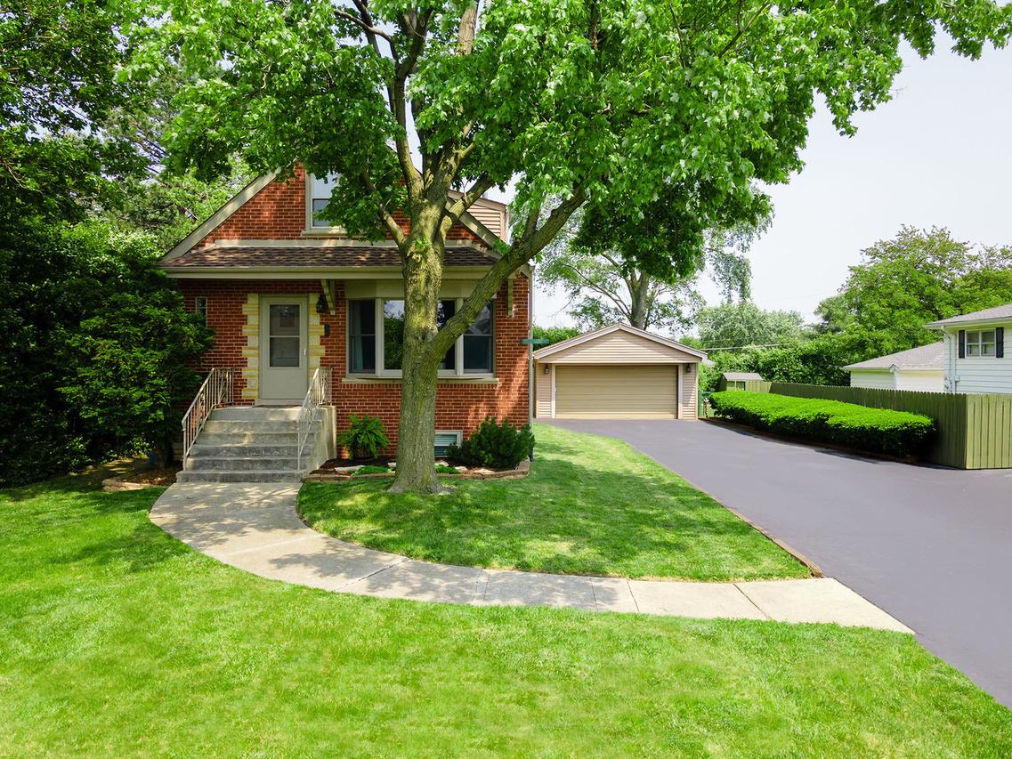 1337 Degener Ave., Elmhurst, IL 60126