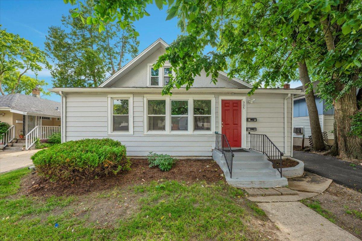 305 S Lewis Ave., Waukegan, IL 60085