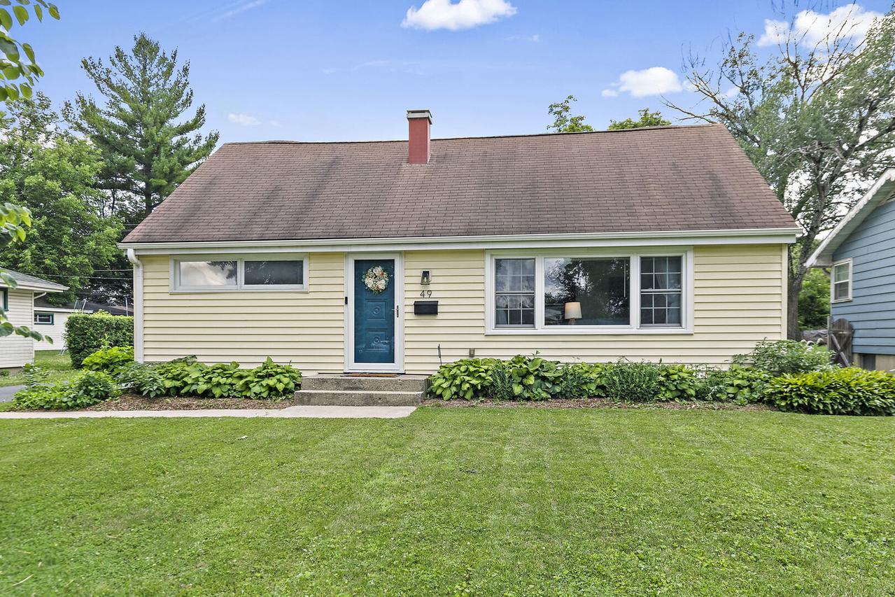 49 Burton Ave., Cary, IL 60013