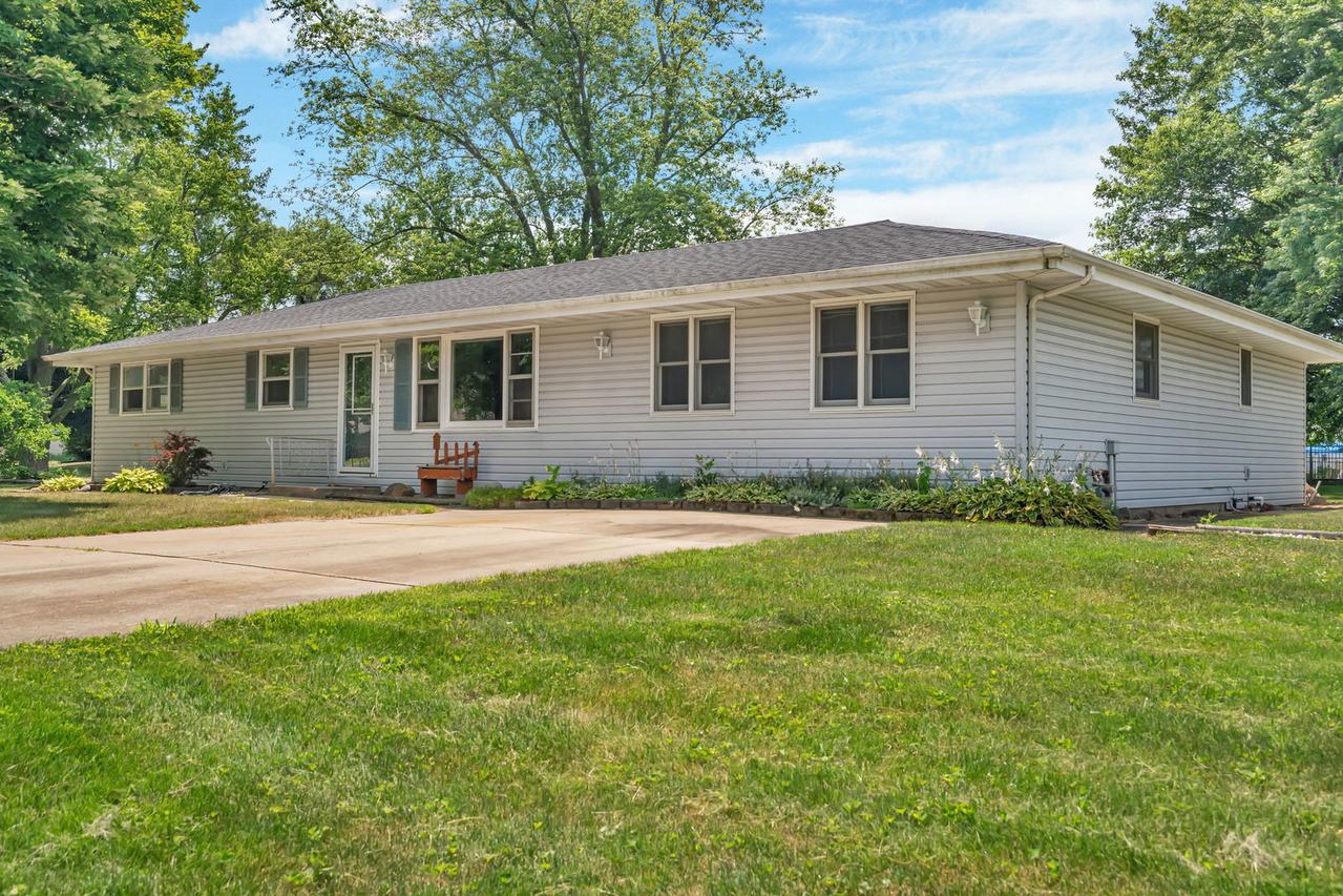 955 E 5th St., Coal City, IL 60416