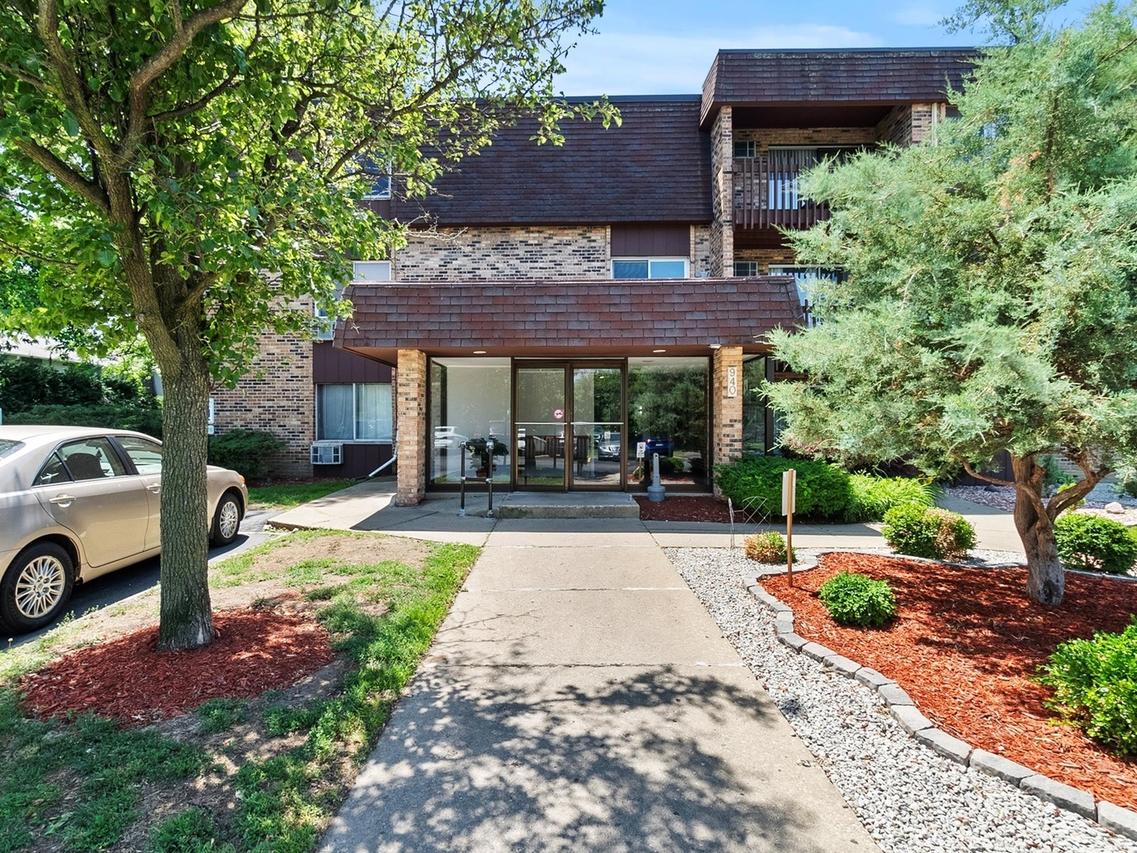 940 E Old Willow Rd. #305, Prospect Heights, IL 60070